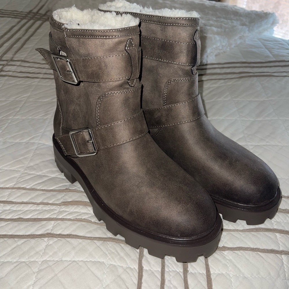 Women’s winter boots